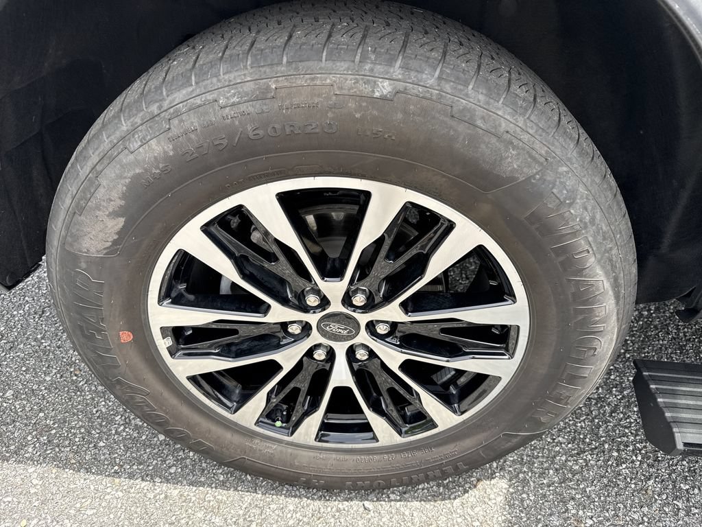 Used 2025 Ford Expedition Platinum AWD/4WD image 17