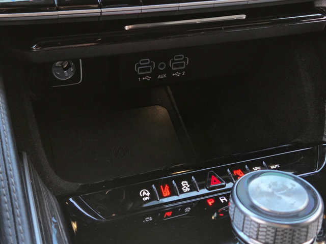 Used 2022 Jeep Wagoneer Series III RWD image 40