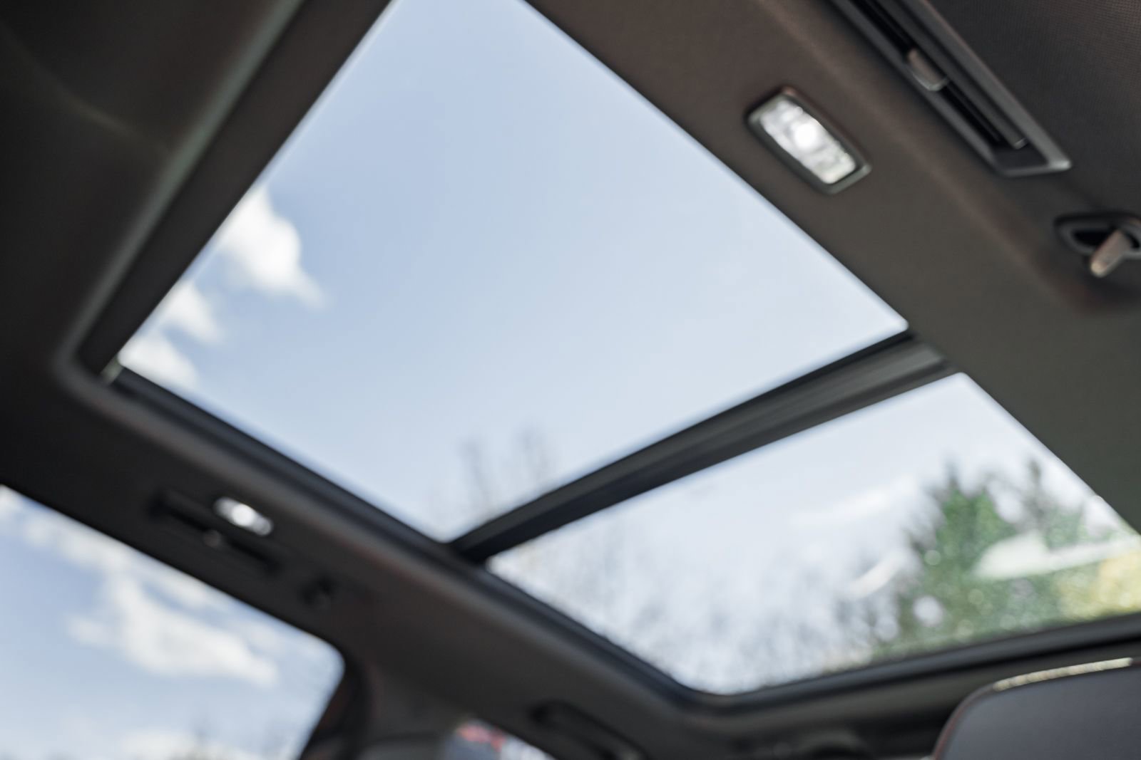 Used 2023 Chevrolet Tahoe High Country image 40