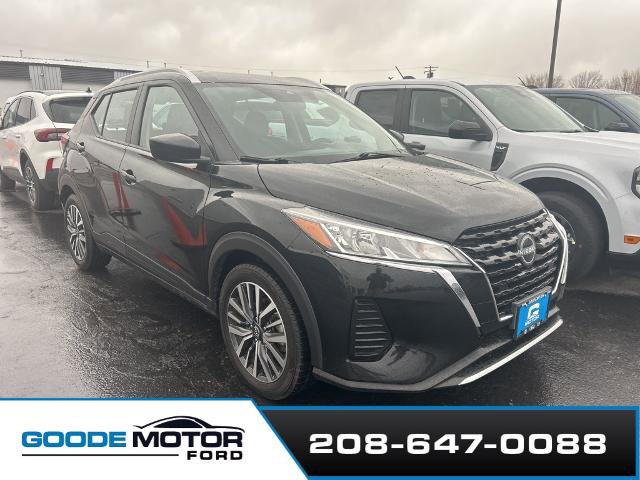 Used 2022 Nissan Kicks SV image 2