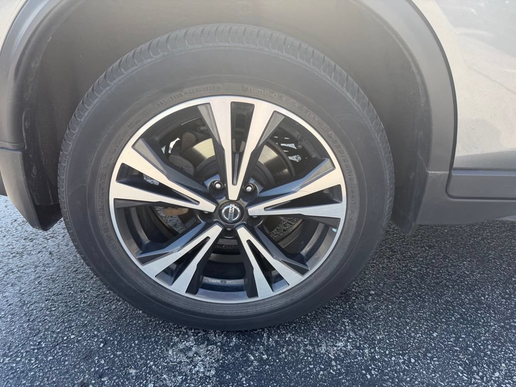 Used 2020 Nissan Rogue SV w/ Premium Package AWD/4WD image 4