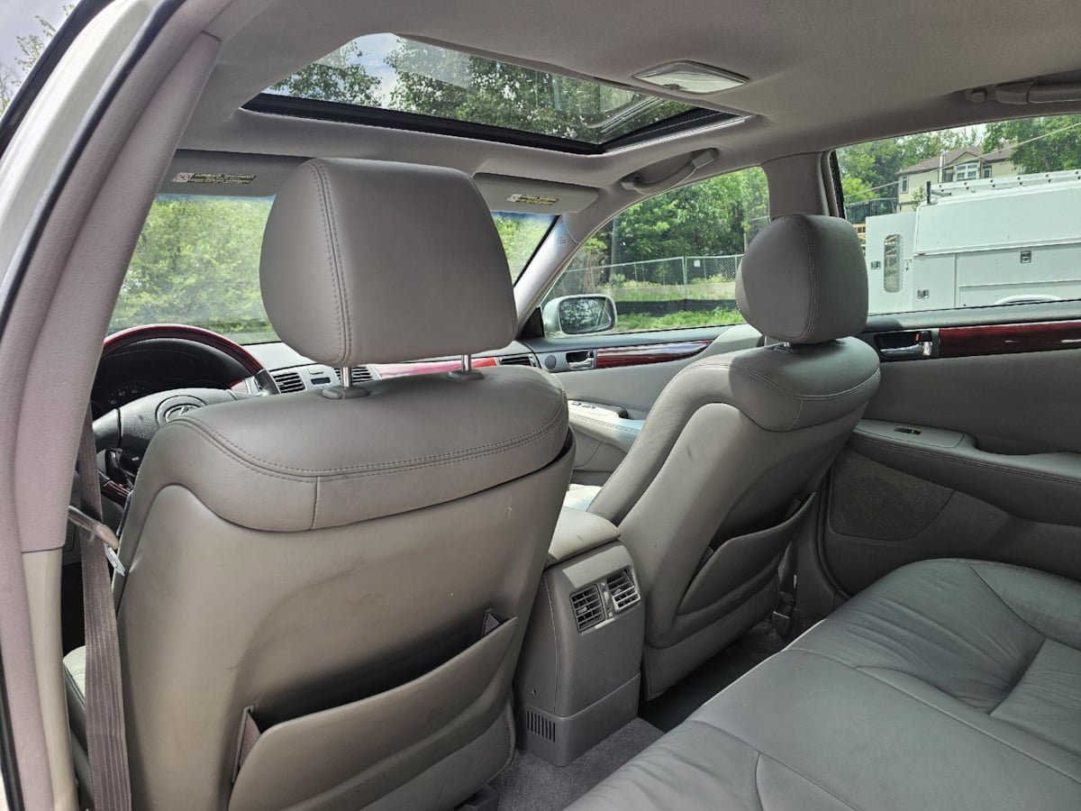 Used 2004 Lexus ES 330 FWD image 24