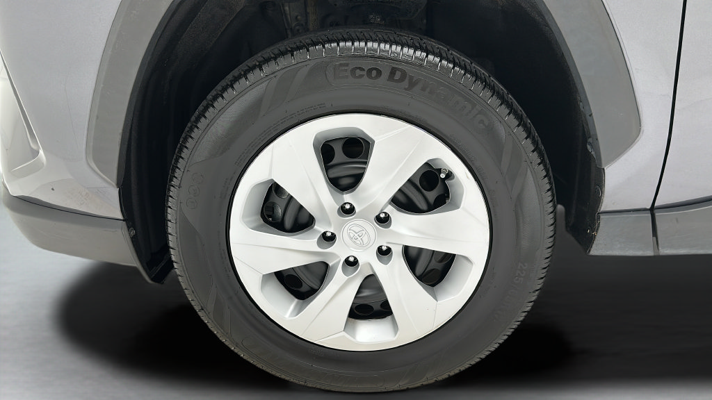Used 2025 Toyota RAV4 LE AWD/4WD image 9