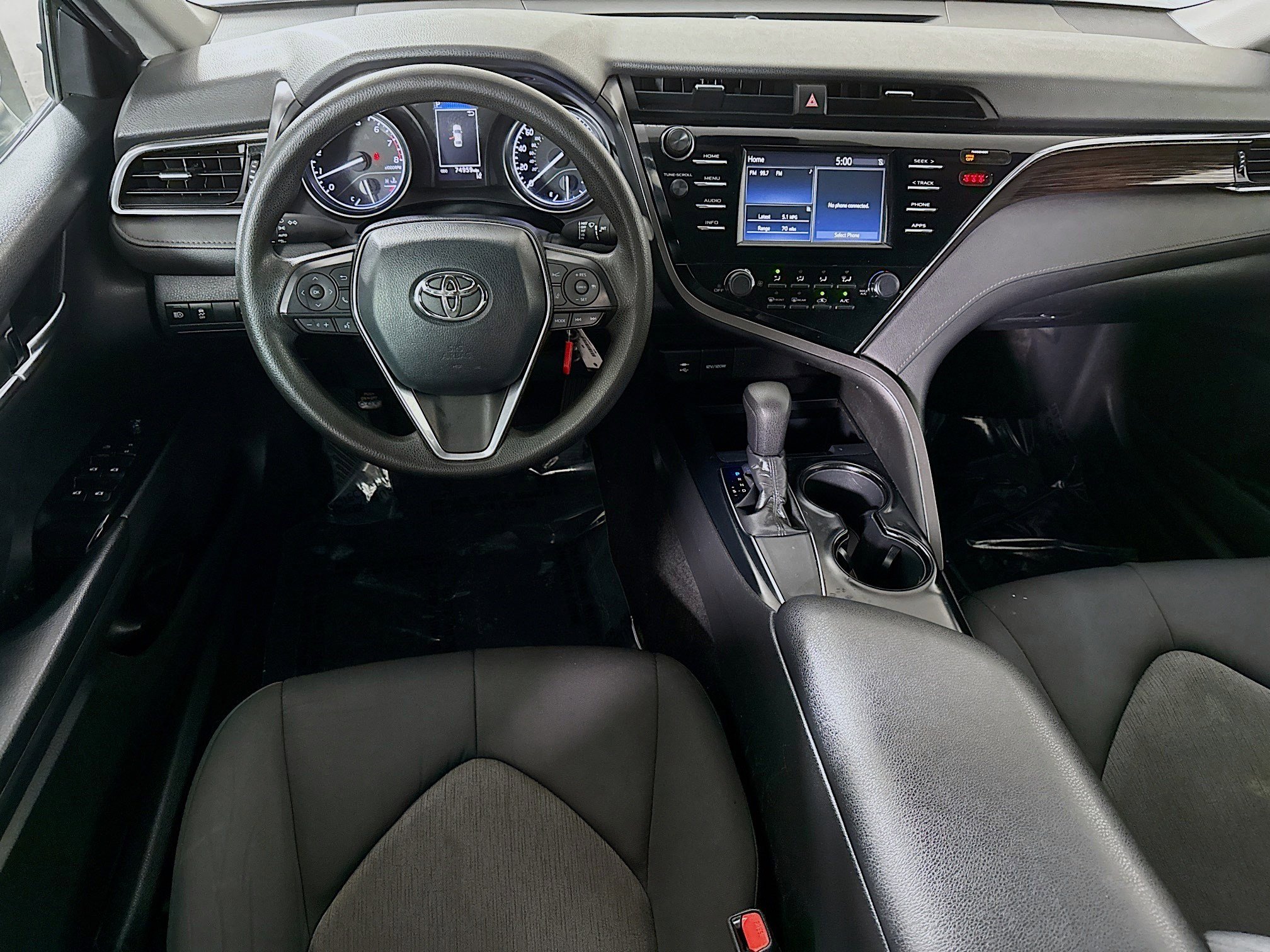 Used 2018 Toyota Camry LE FWD image 17