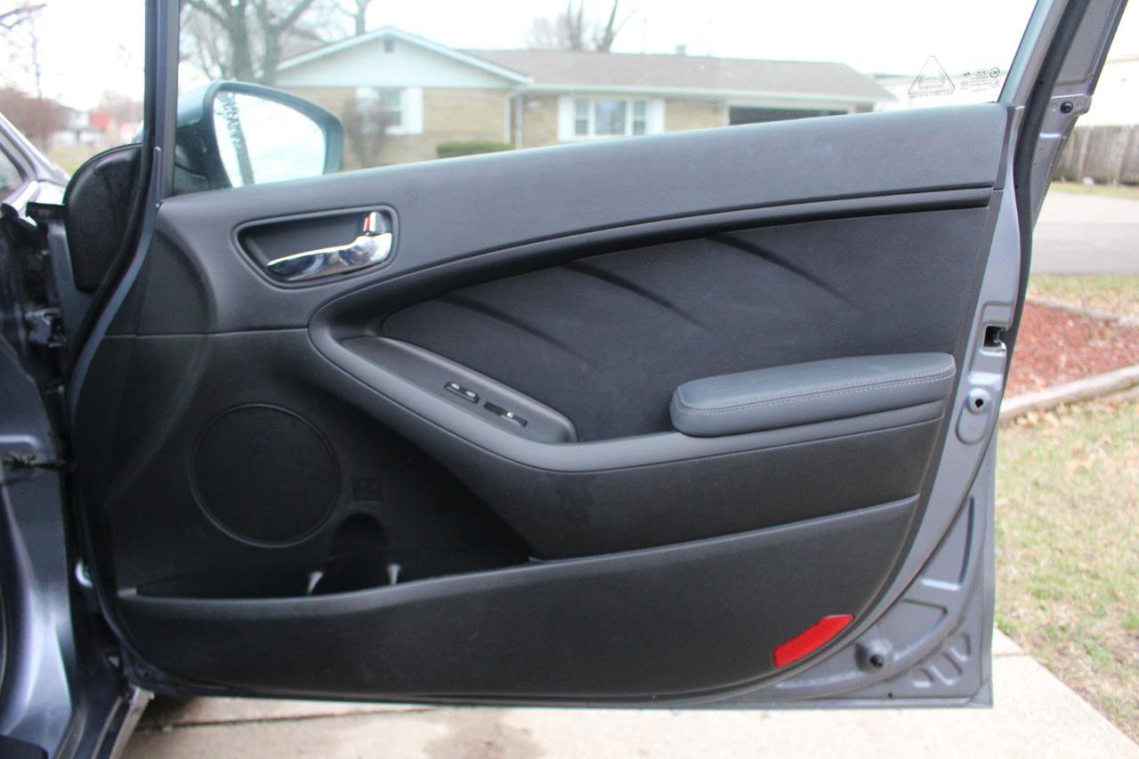 Used 2017 Kia Forte S w/ S Technology Package image 35