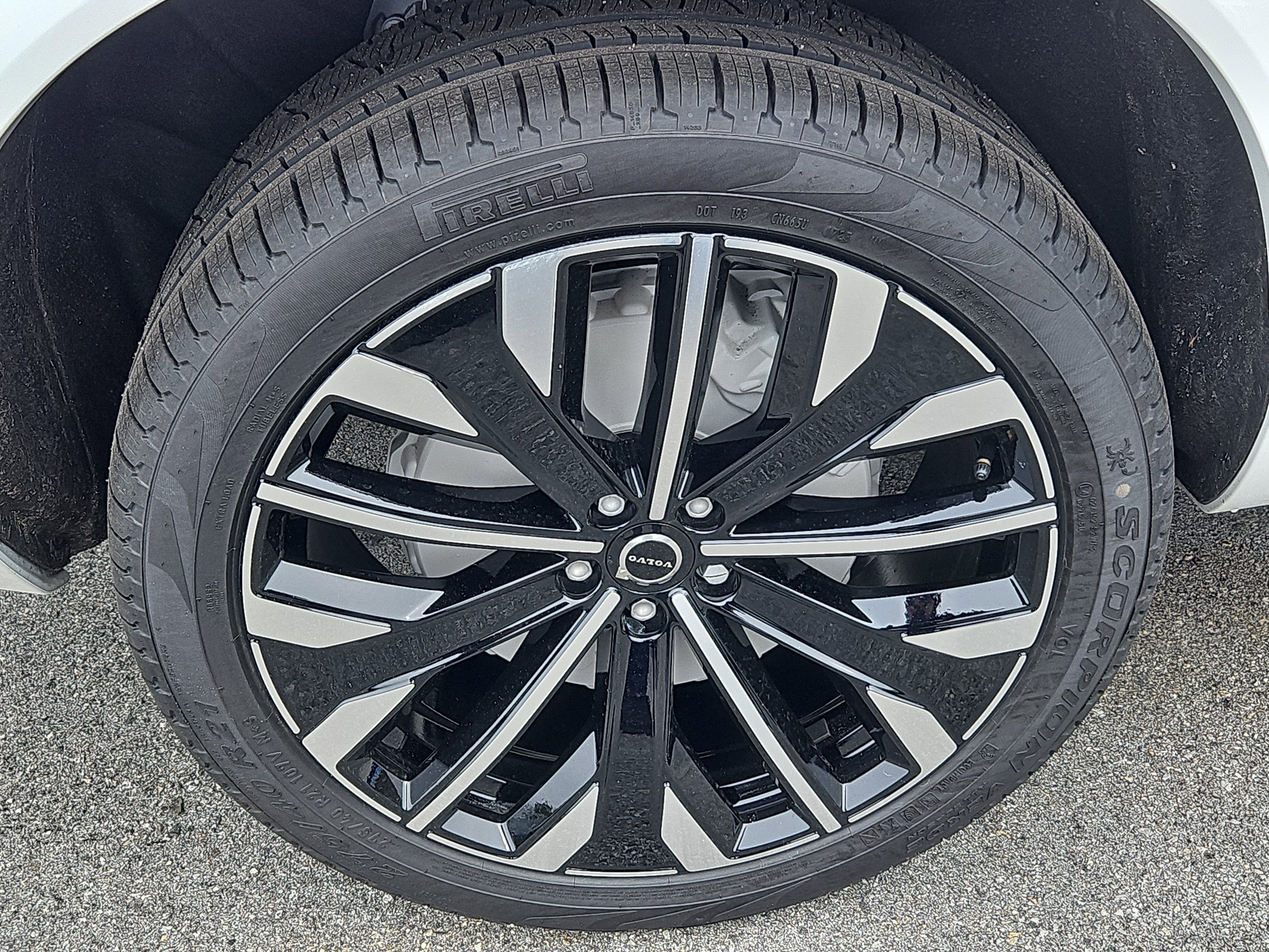 New 2026 Volvo XC90 B6 Plus w/ Protection Package Premier image 20