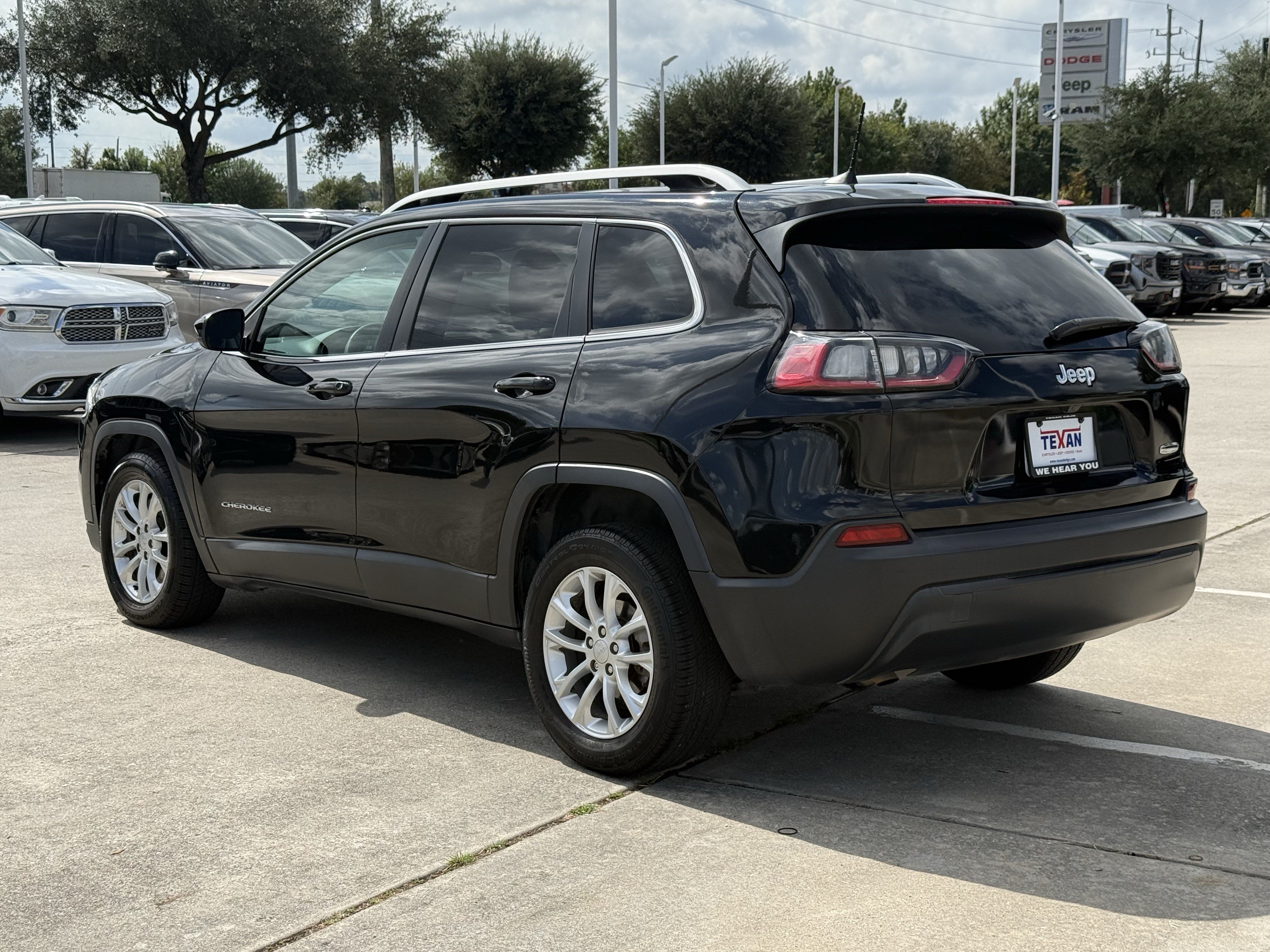 Used 2019 Jeep Cherokee Latitude w/ Popular Appearance Group FWD image 7