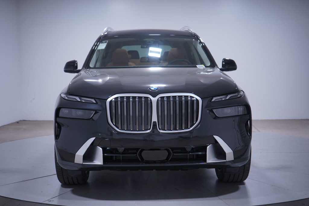 Used 2026 BMW X7 xDrive40i AWD/4WD image 4