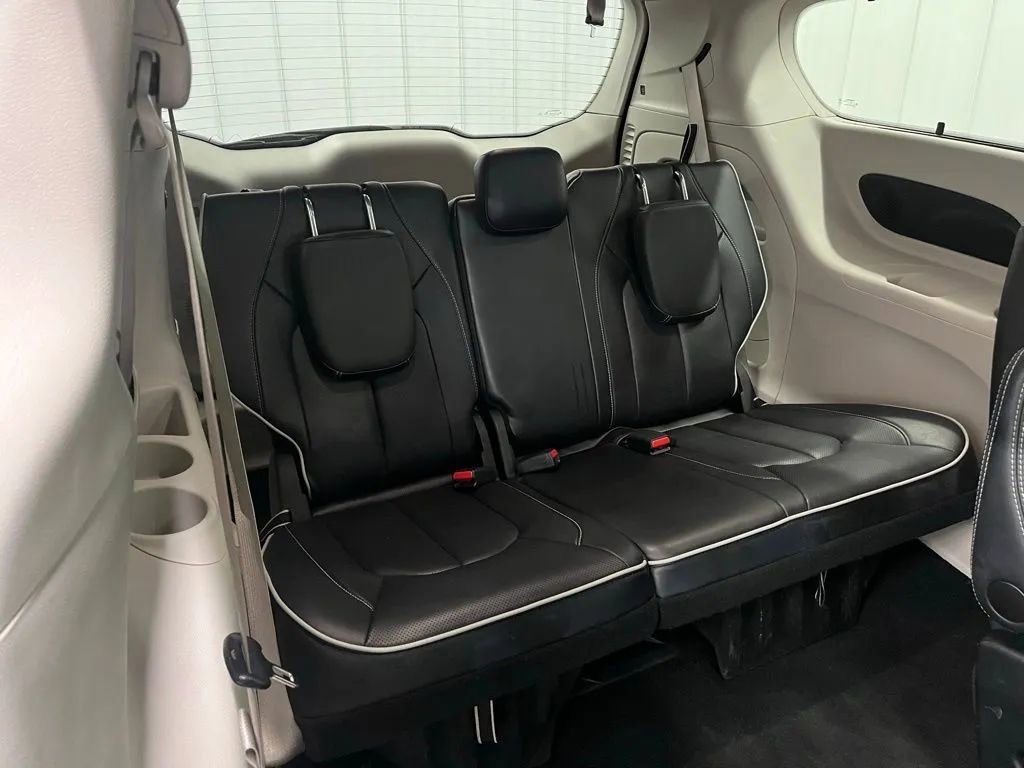 Used 2024 Chrysler Pacifica Limited image 21
