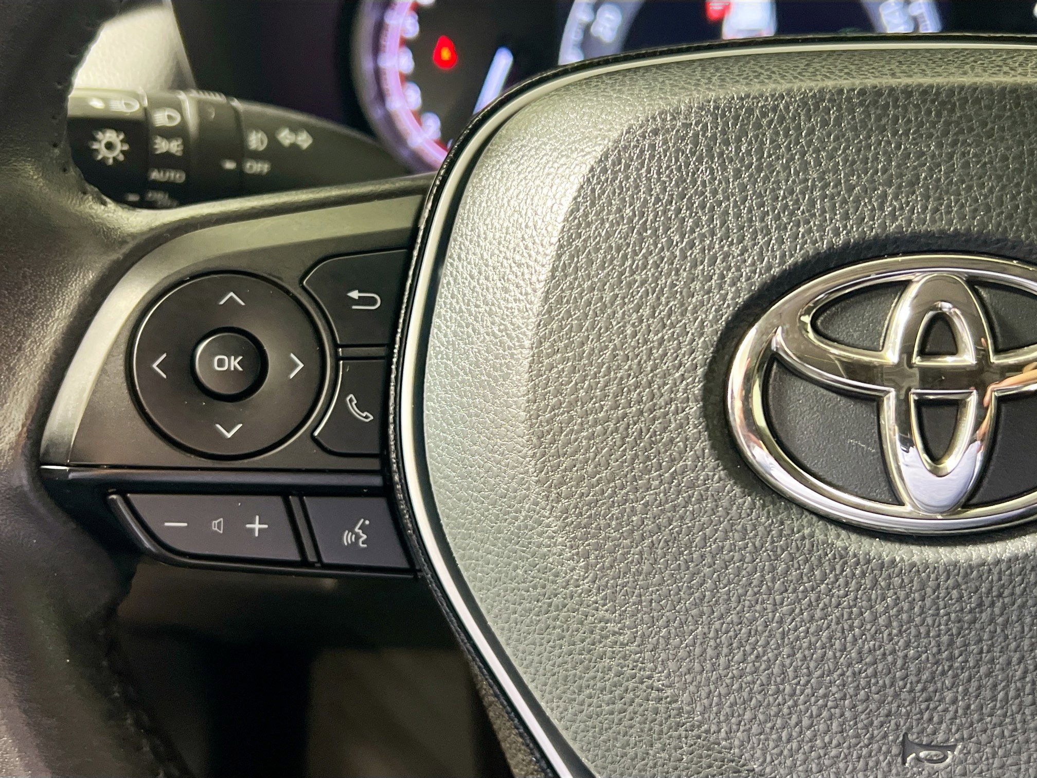 Used 2021 Toyota RAV4 Limited image 18