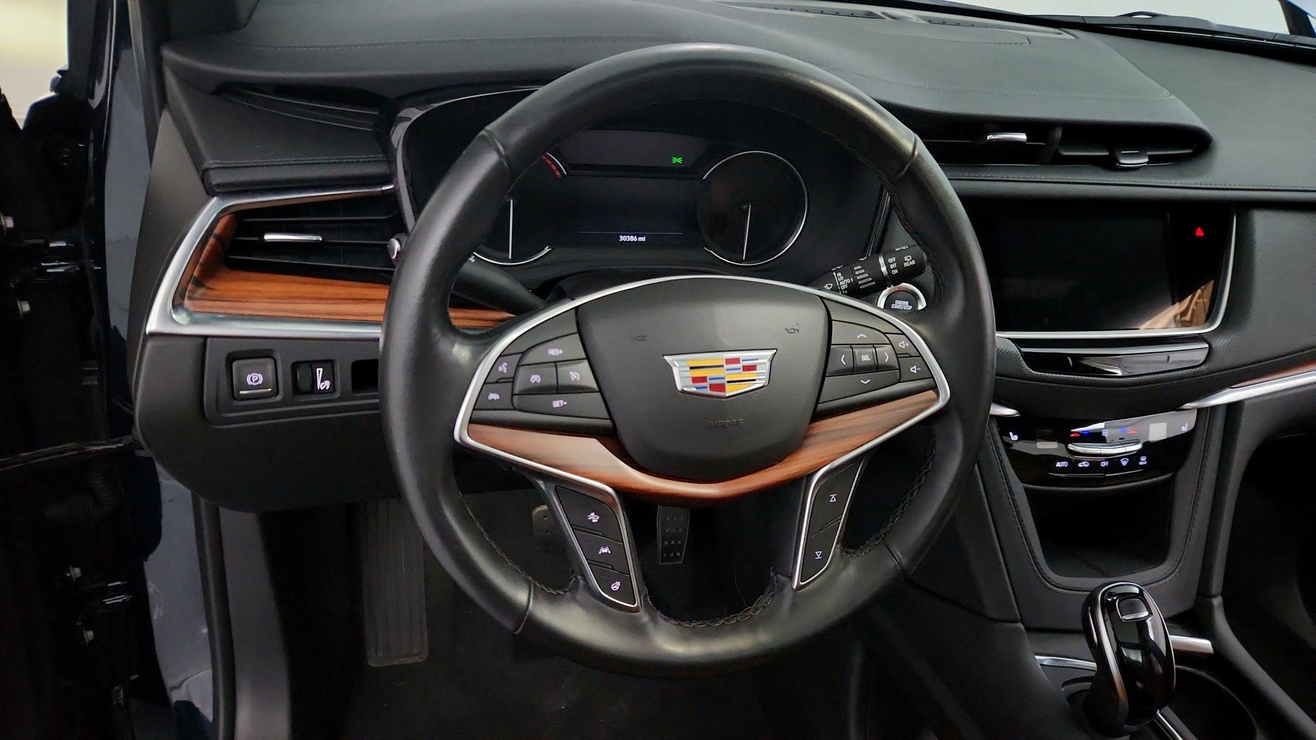 Certified 2024 Cadillac XT5 Premium Luxury w/ LPO, Floor Liner Package AWD/4WD image 21