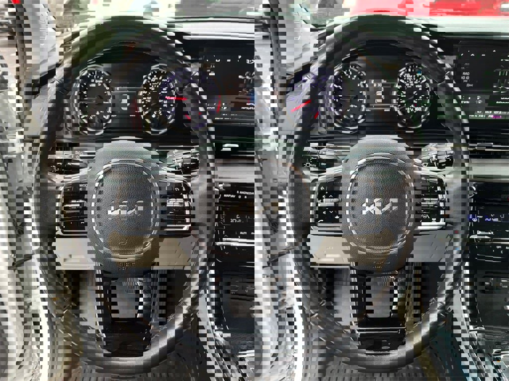 Used 2022 Kia Carnival SX image 15