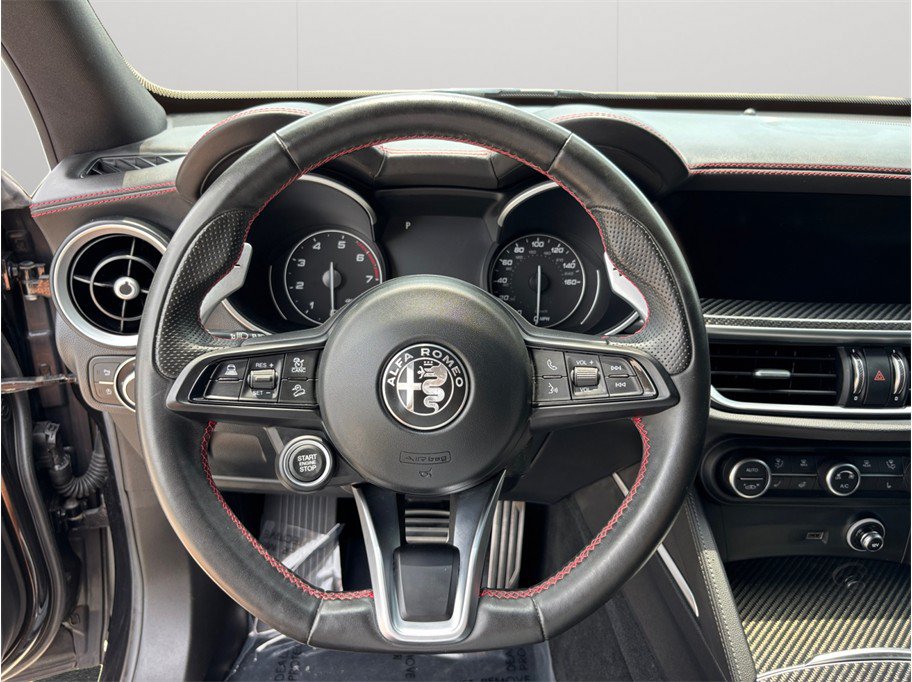 Used 2023 Alfa Romeo Stelvio Estrema AWD/4WD image 27
