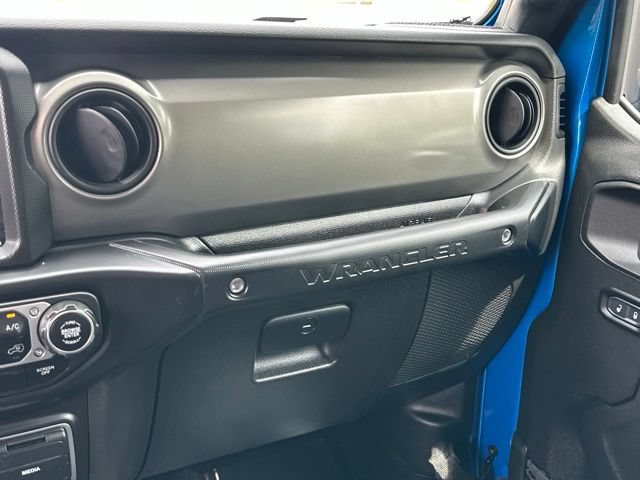 Used 2023 Jeep Wrangler Unlimited w/ Cold Weather Group AWD/4WD image 3