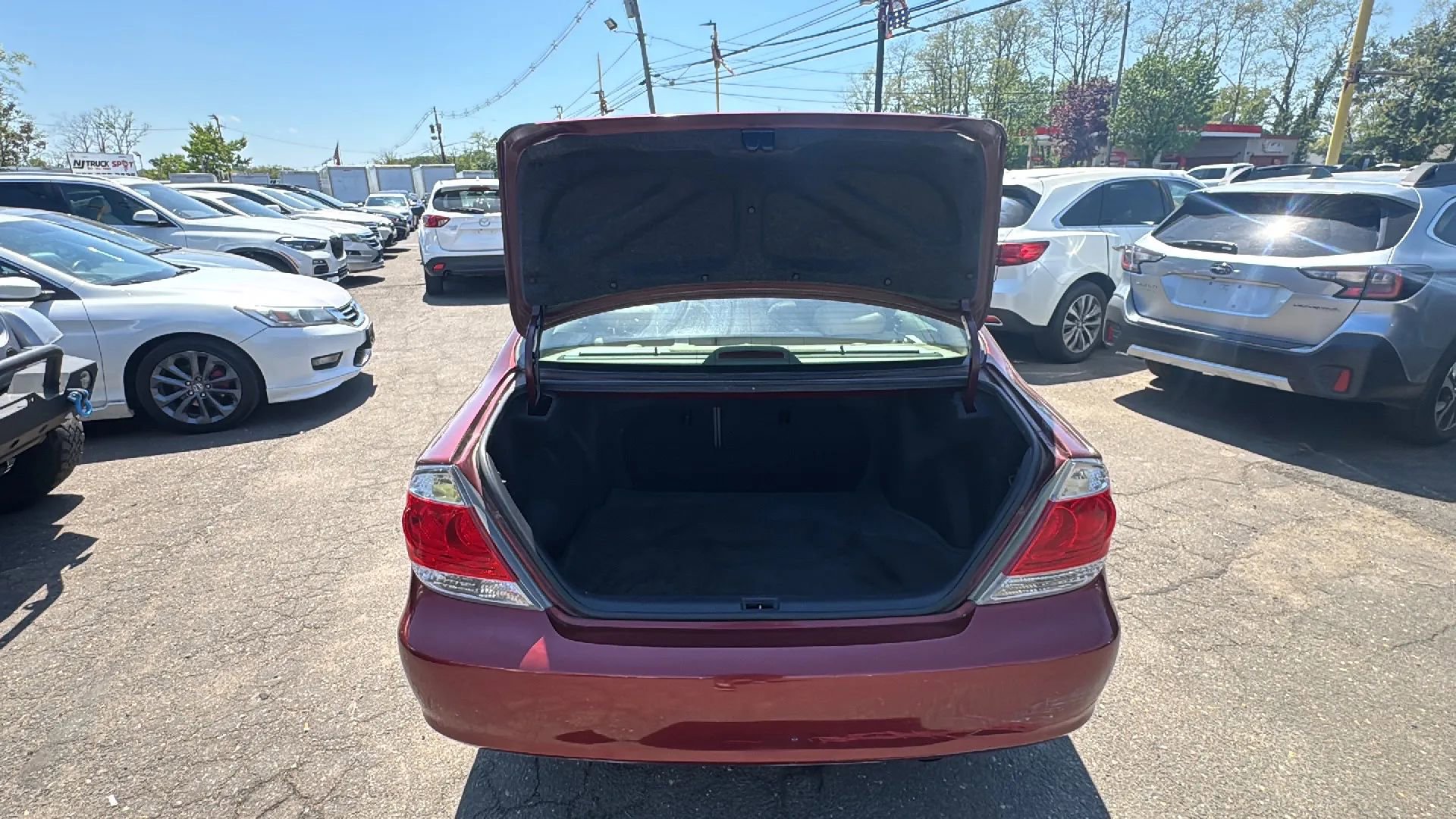 Used 2005 Toyota Camry LE FWD image 17