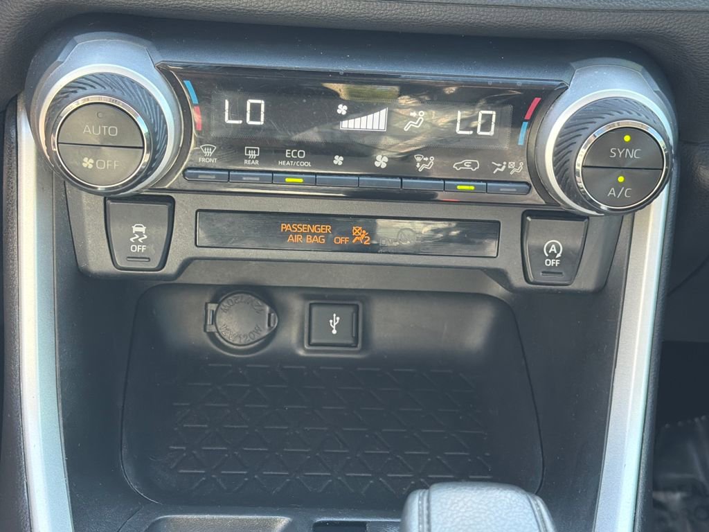 Used 2020 Toyota RAV4 XLE w/ Convenience Package image 28
