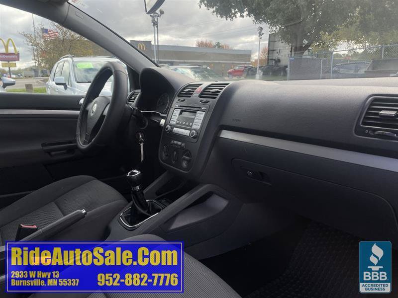Used 2009 Volkswagen Rabbit S w/ Cold Weather Pkg FWD image 13