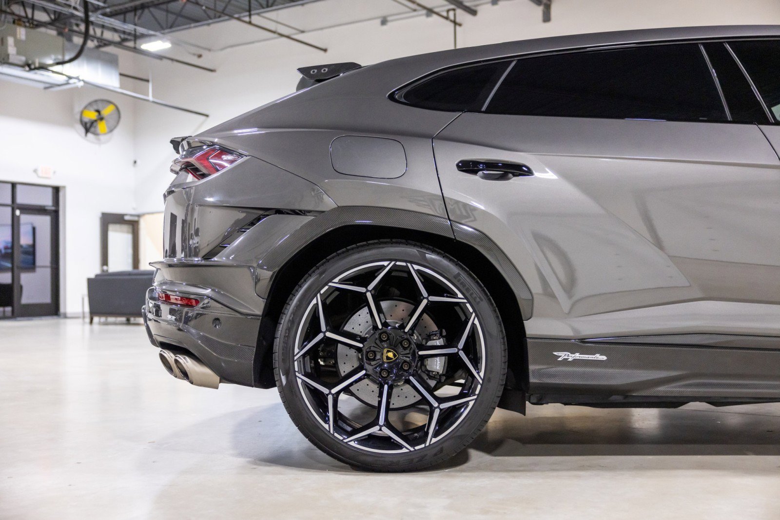 Used 2023 Lamborghini Urus Performante image 28