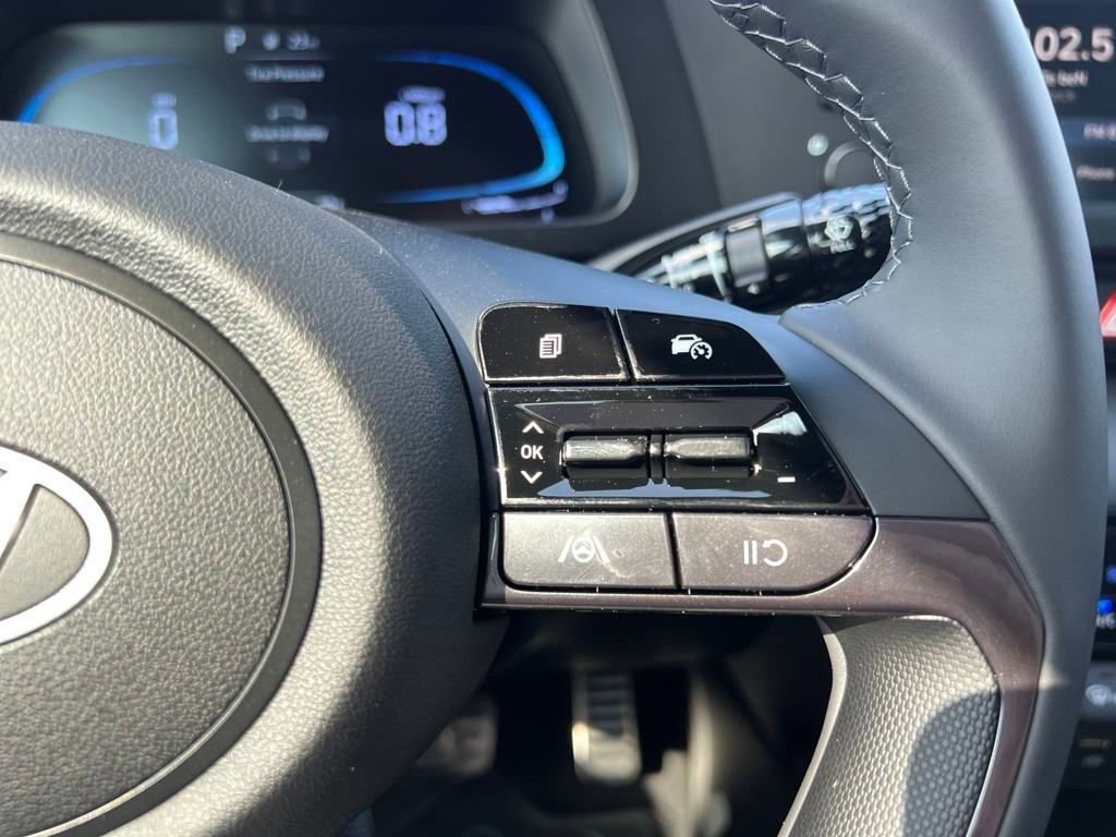 Used 2025 Hyundai Elantra SEL image 17