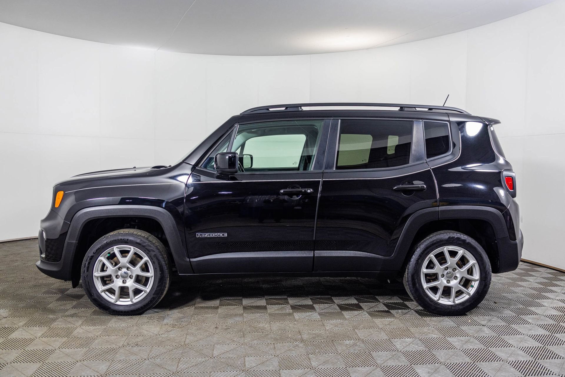 Used 2019 Jeep Renegade Latitude w/ Cold Weather Group image 20