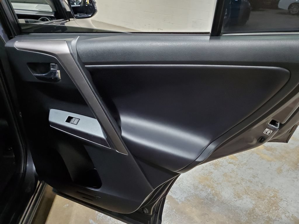 Used 2018 Toyota RAV4 XLE FWD image 20
