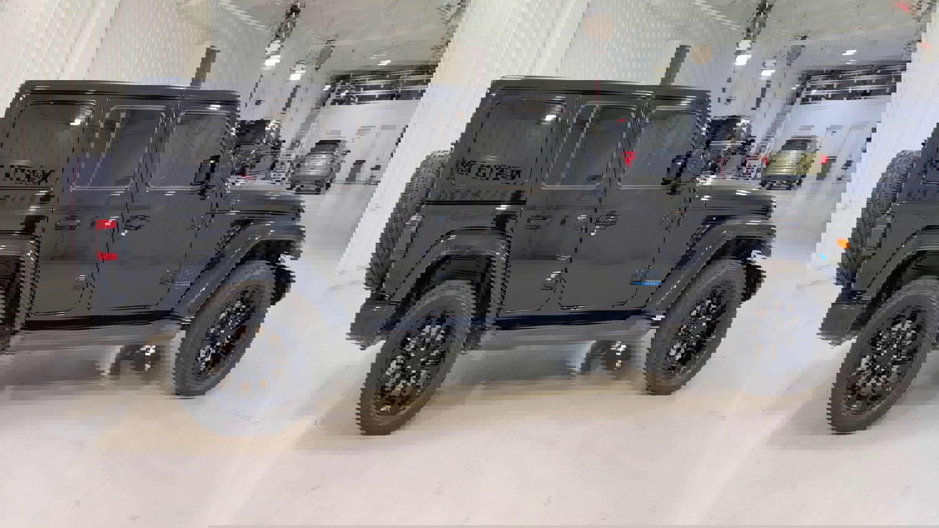 Used 2021 Jeep Wrangler Unlimited Sahara image 2