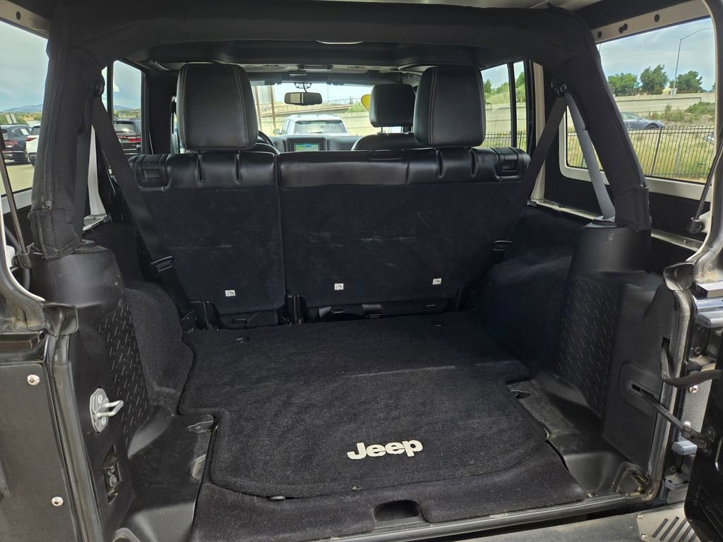 Used 2016 Jeep Wrangler Unlimited Rubicon w/ Connectivity Group image 22