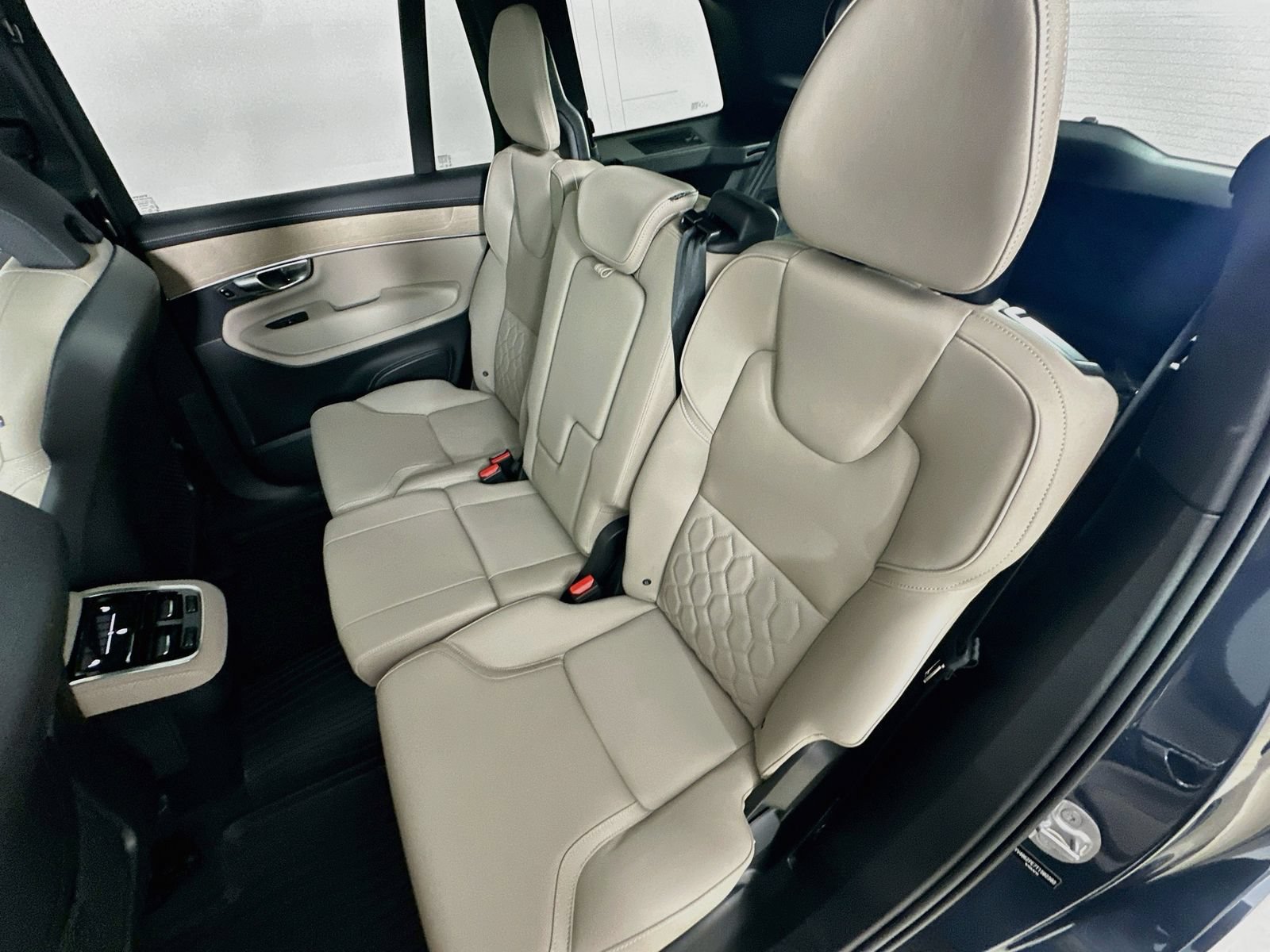 Used 2026 Volvo XC90 B6 Plus w/ Protection Package Premier AWD/4WD image 35