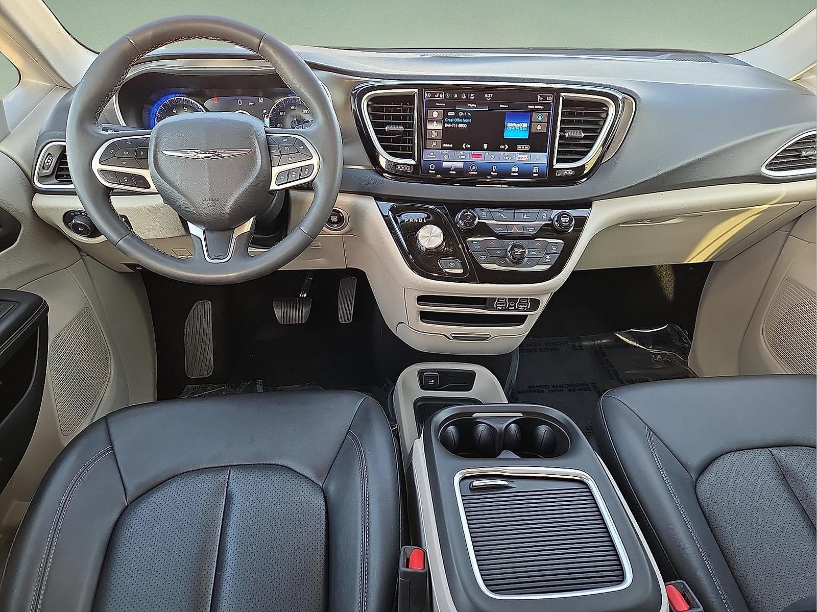 Used 2024 Chrysler Pacifica Touring-L image 12