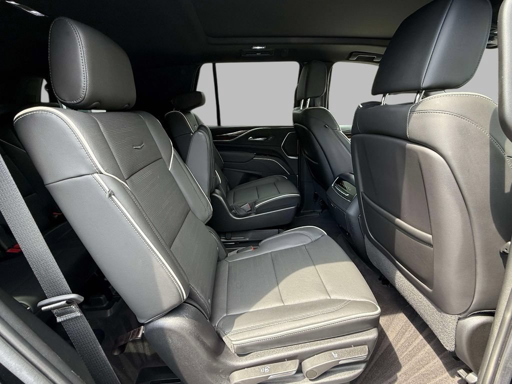 Used 2022 Cadillac Escalade Premium Luxury AWD/4WD image 17