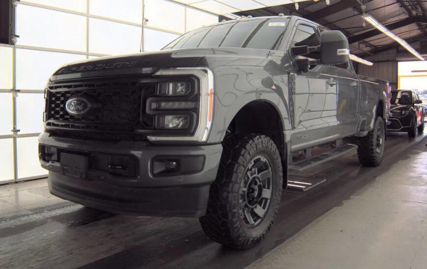 Used 2023 Ford F350 Lariat w/ Lariat Ultimate Package image 1