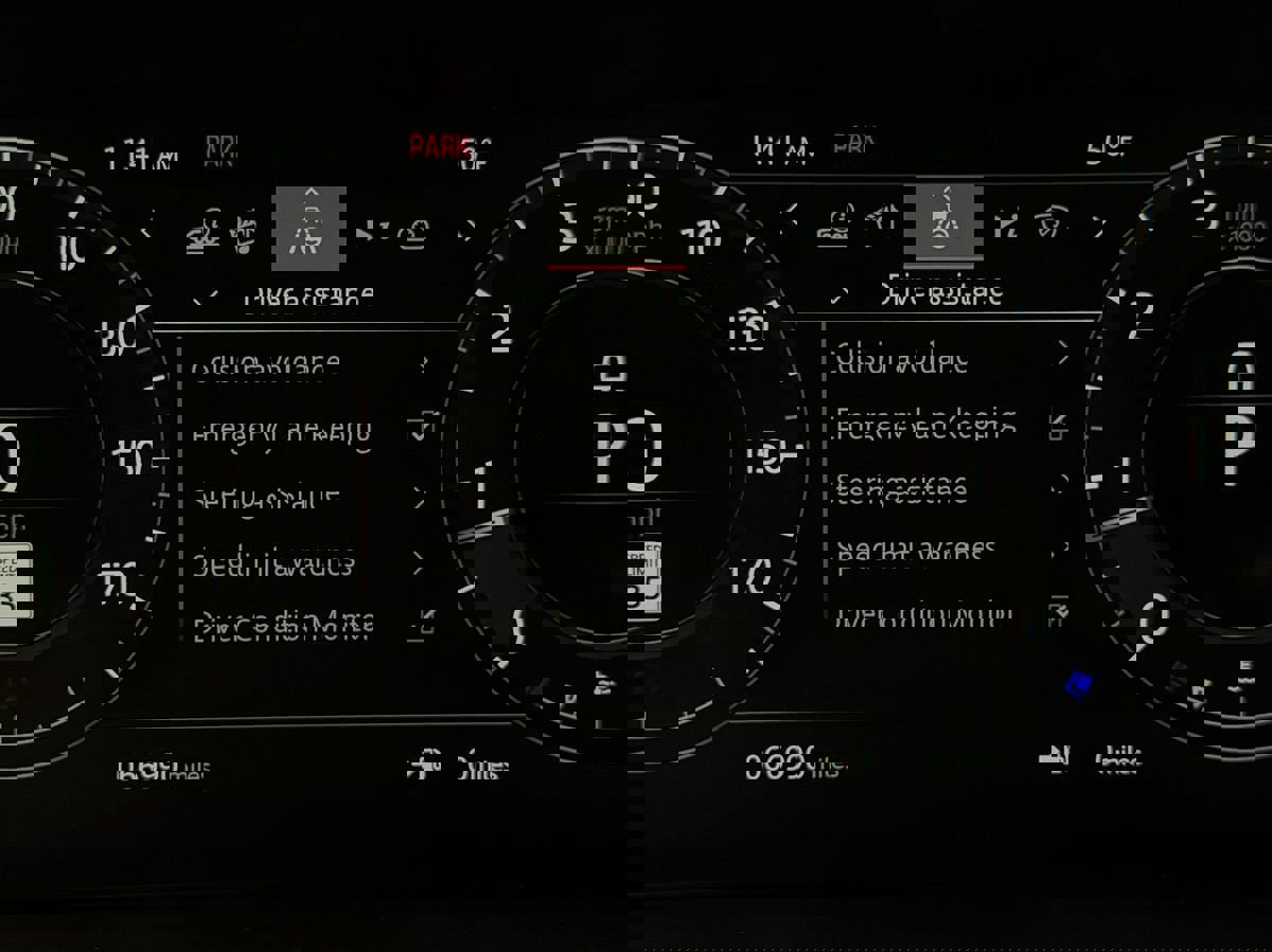 Used 2020 Land Rover Range Rover Evoque R-Dynamic SE image 11