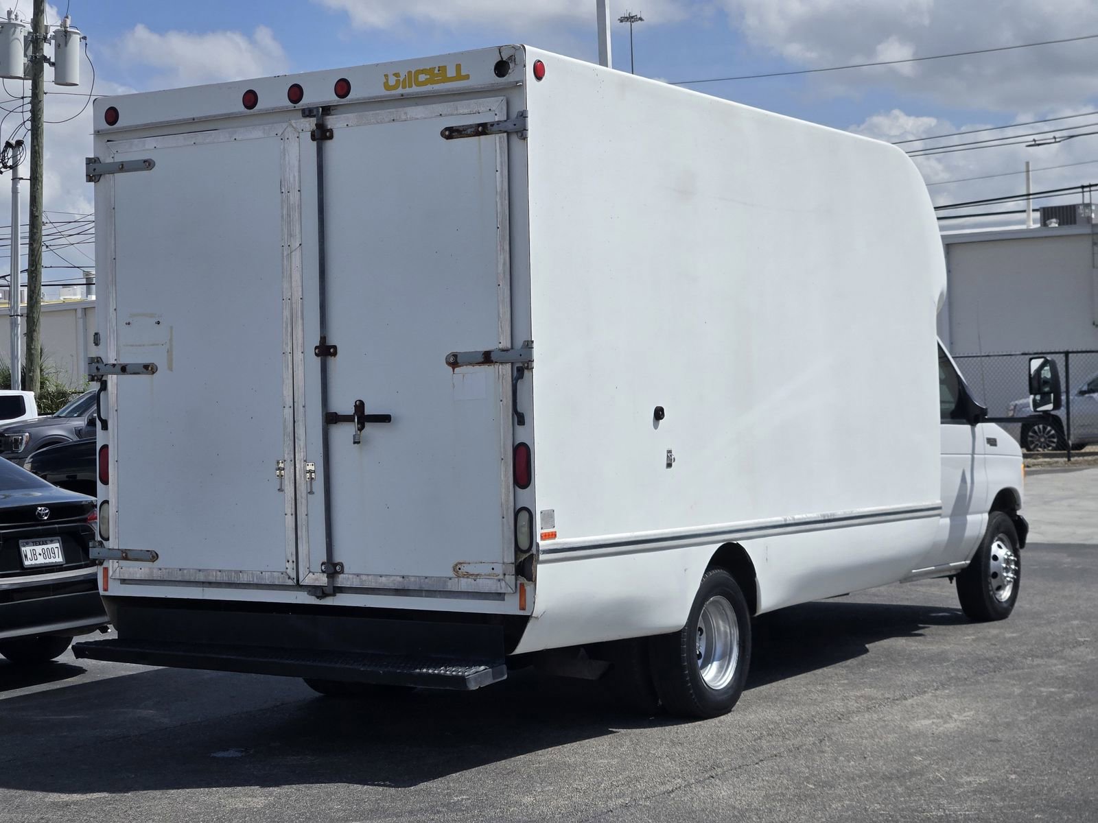 Used 2003 Ford E-350 and Econoline 350 Super Duty RWD image 8
