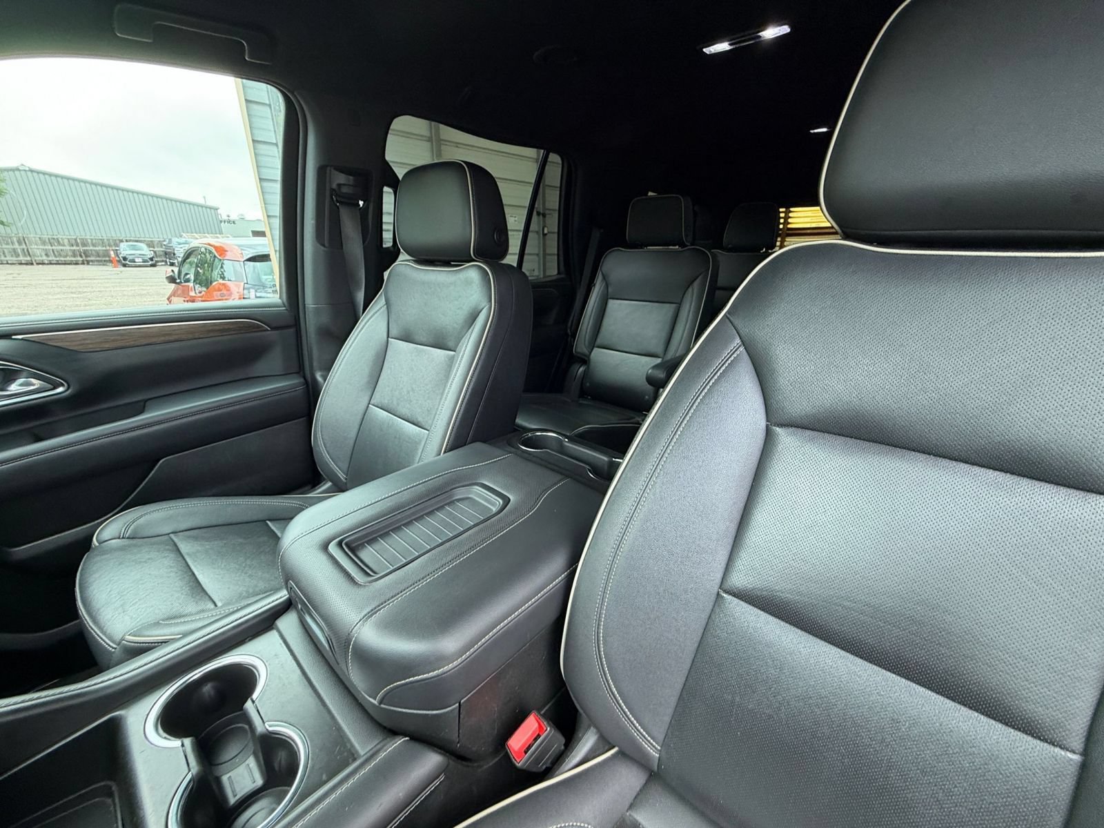 Used 2023 Chevrolet Tahoe Premier AWD/4WD image 38