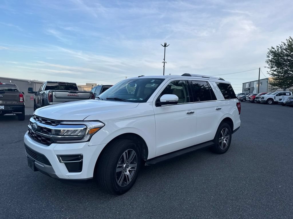 Used 2024 Ford Expedition Limited AWD/4WD image 3
