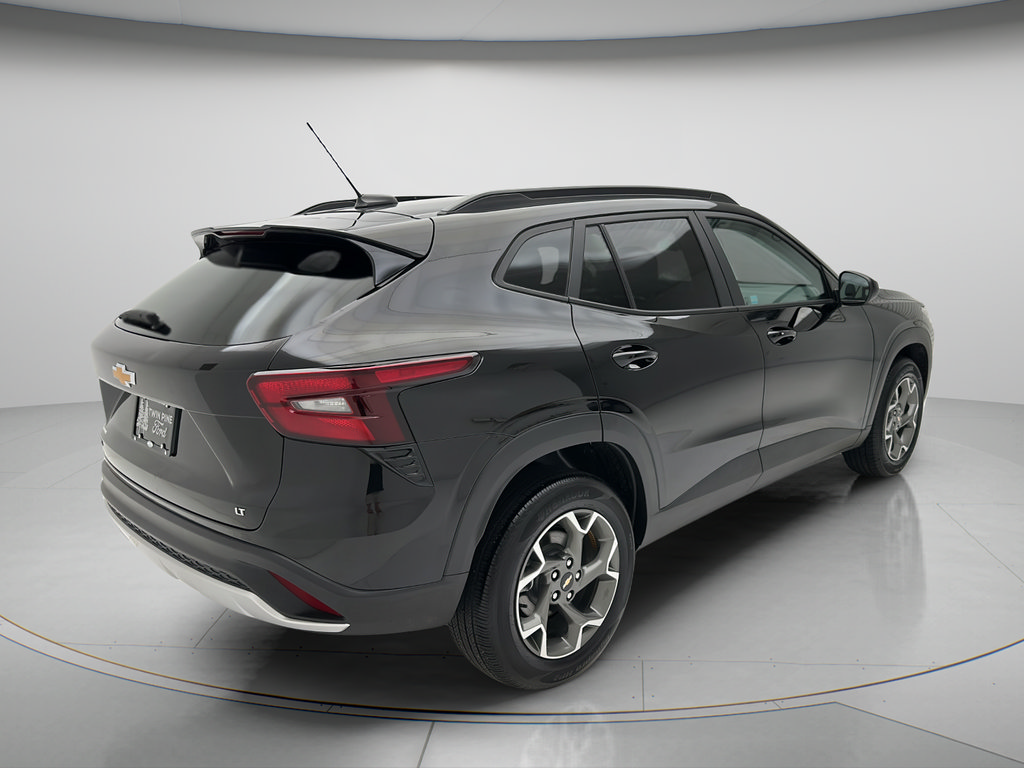 Used 2025 Chevrolet Trax LT w/ LT Convenience Package FWD image 5
