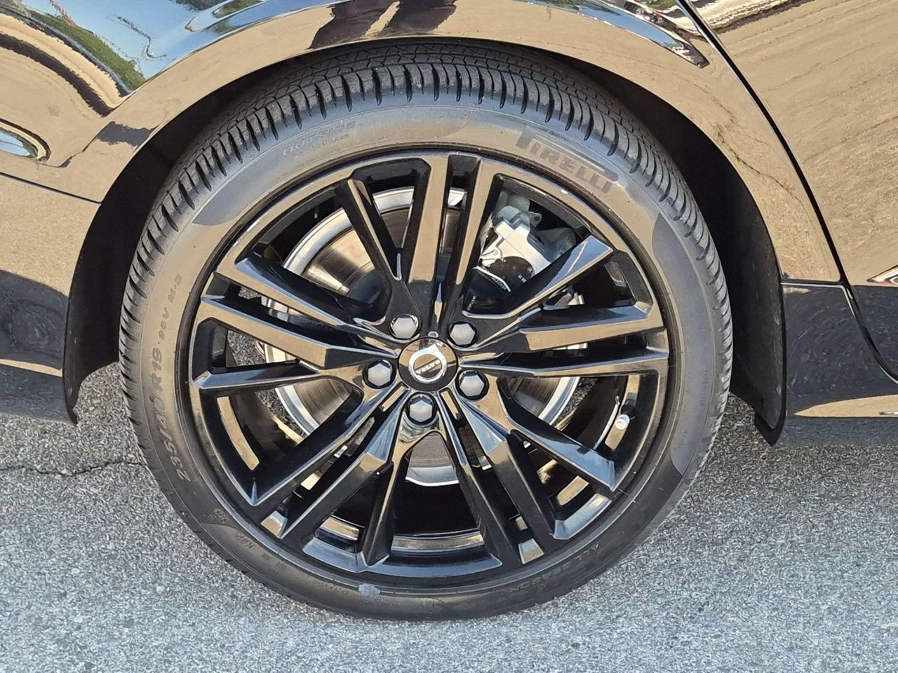 Certified 2024 Volvo S60 T8 Plus w/ Climate Package AWD/4WD image 9