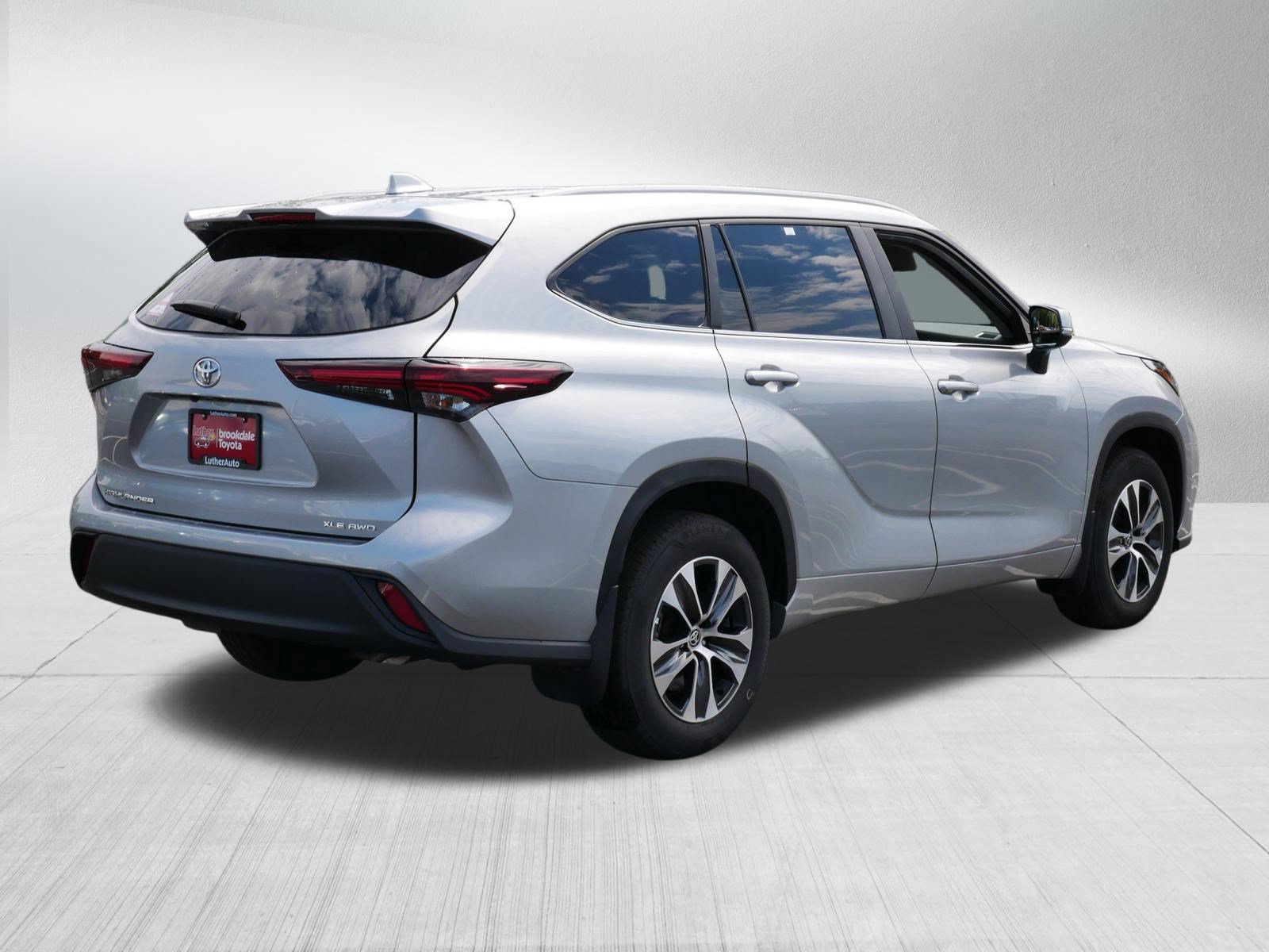 Certified 2025 Toyota Highlander XLE AWD/4WD image 7