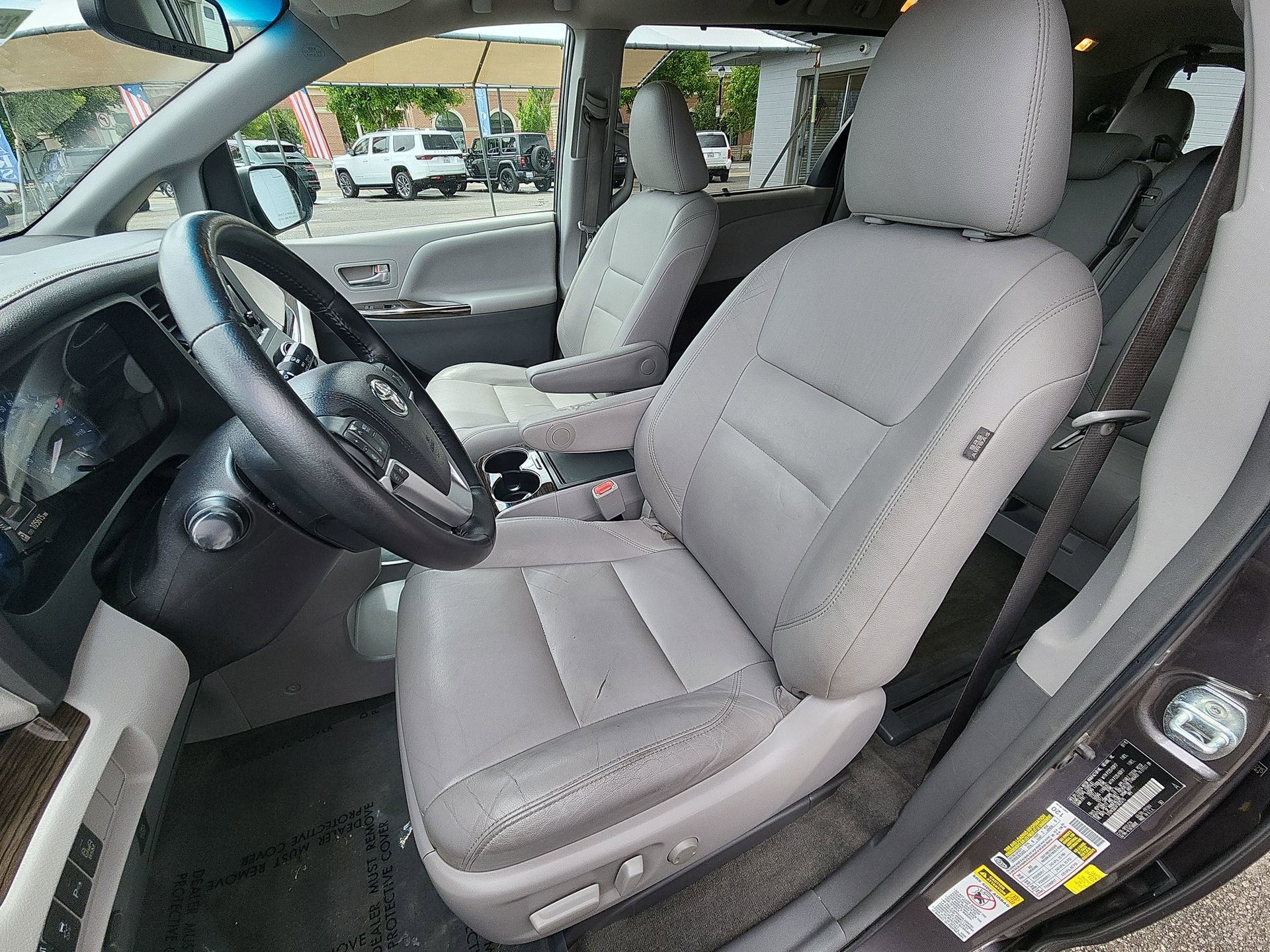 Used 2015 Toyota Sienna XLE w/ XLE Navigation Package image 13