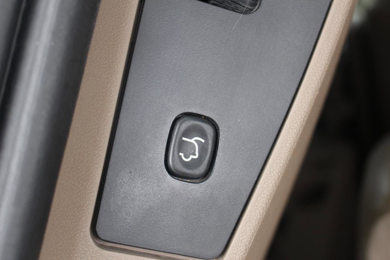 Used 2013 Chrysler Town & Country Limited w/ Trailer Tow Group FWD image 48