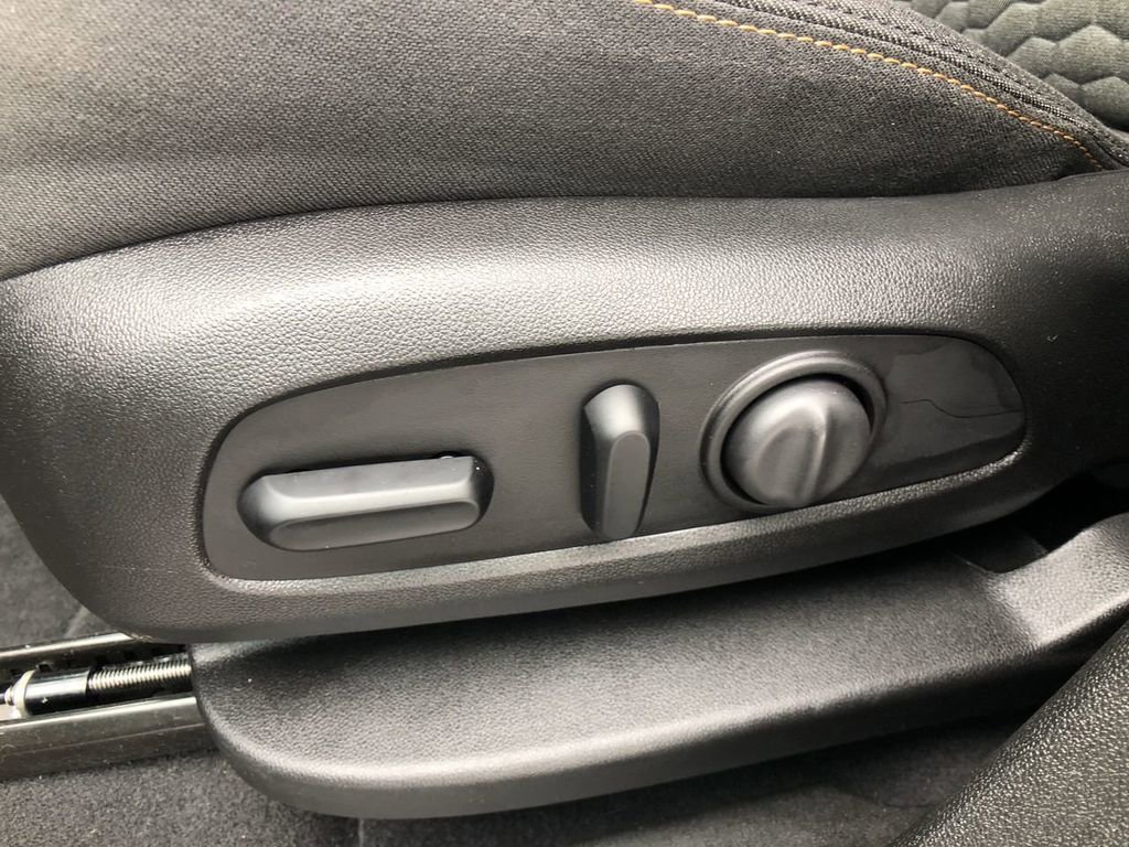 Used 2020 Chevrolet Equinox LT w/ Driver Convenience Package image 15