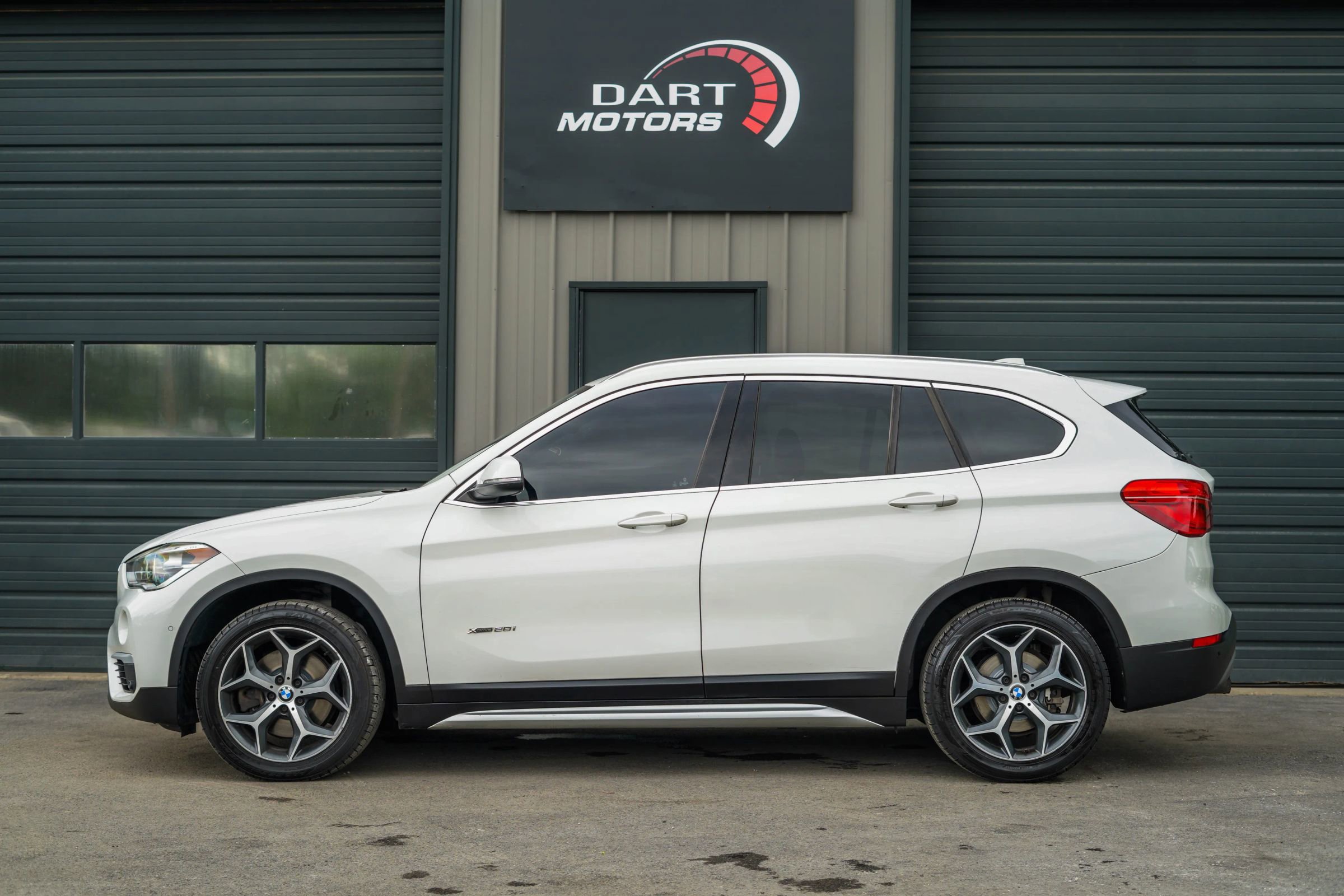 Used 2017 BMW X1 xDrive28i AWD/4WD image 4