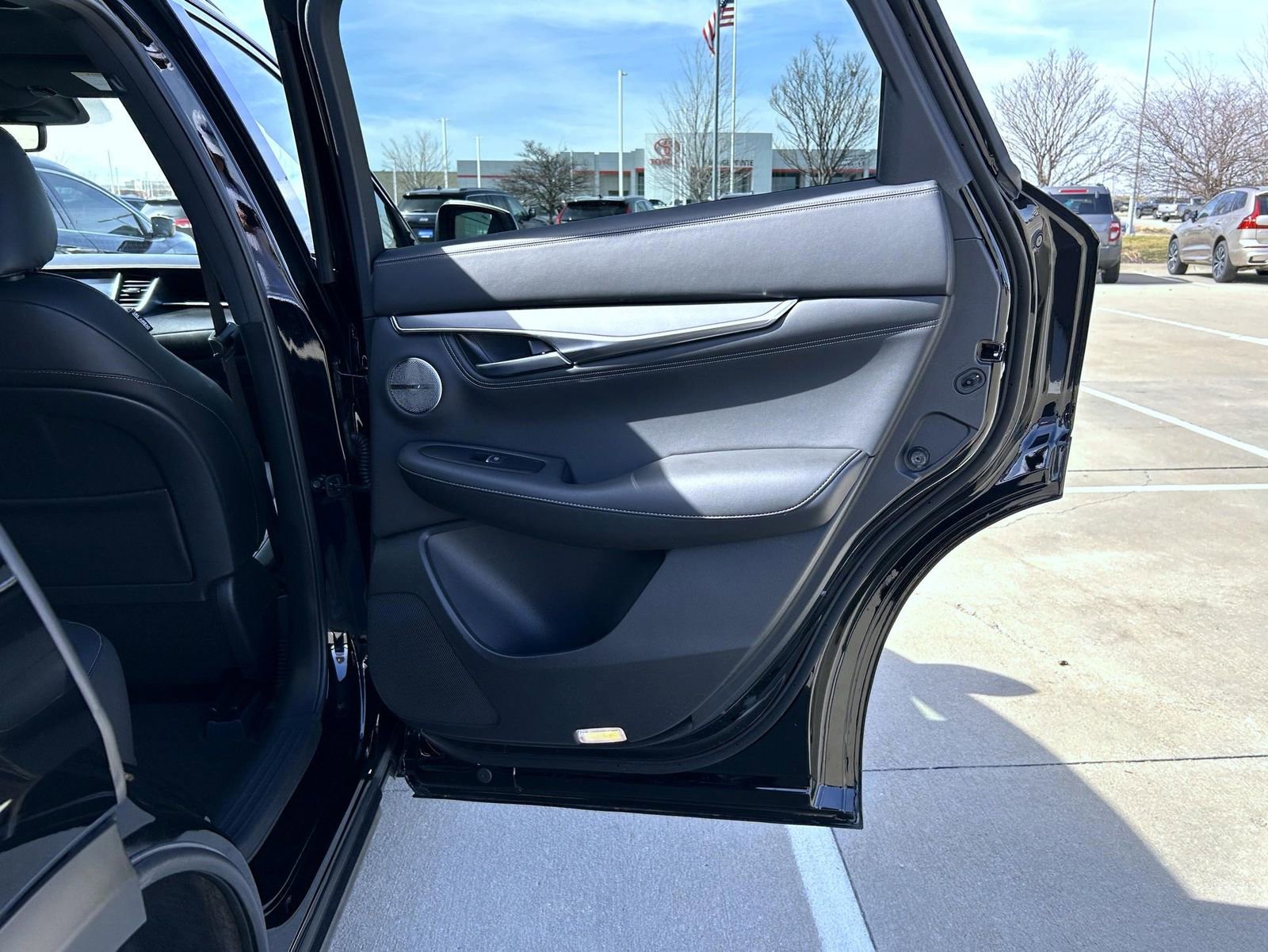 Used 2025 INFINITI QX55 Essential w/ Accent Package image 17