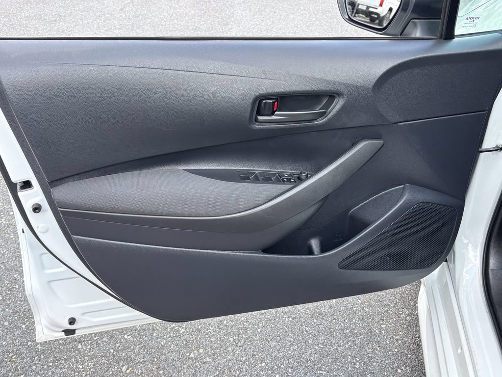 Used 2025 Toyota Corolla LE FWD image 15