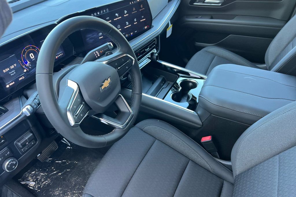 New 2026 Chevrolet Suburban LS w/ LS Custom Edition AWD/4WD image 7