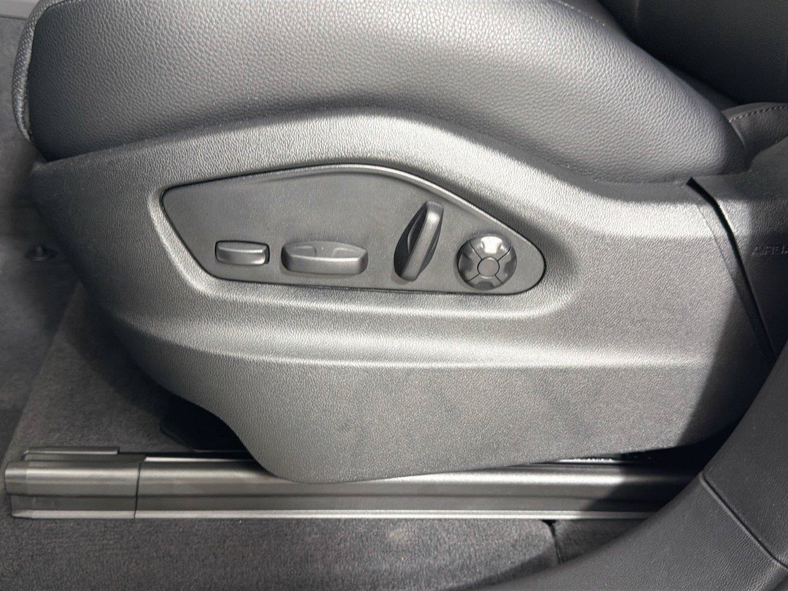 Certified 2025 Porsche Cayenne E-Hybrid AWD/4WD image 31