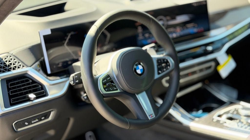 New 2027 BMW X7 xDrive40i w/ M Sport Package AWD/4WD image 14