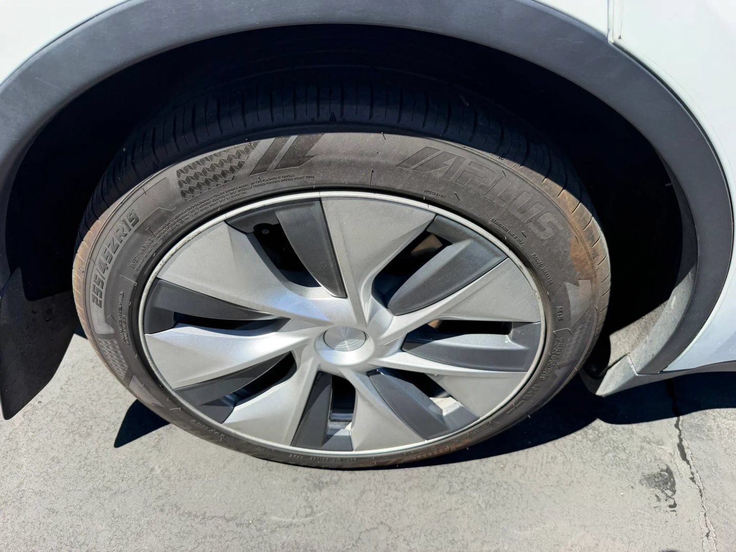 Used 2020 Tesla Model Y Long Range AWD/4WD image 32