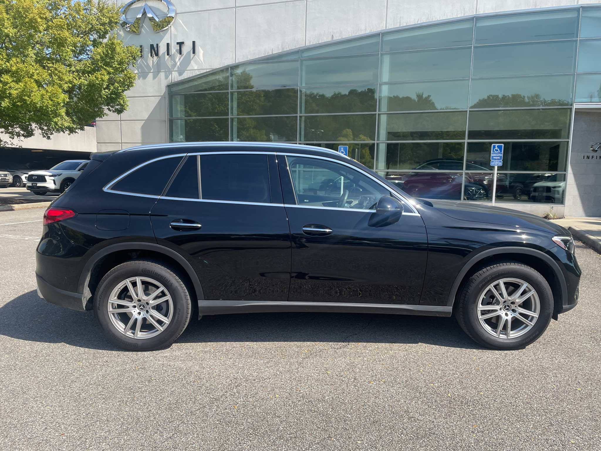 Used 2025 Mercedes-Benz GLC 300 4MATIC image 3