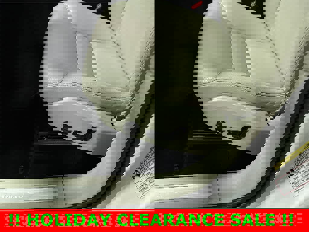 Used 2020 Volvo XC60 T5 Momentum image 23